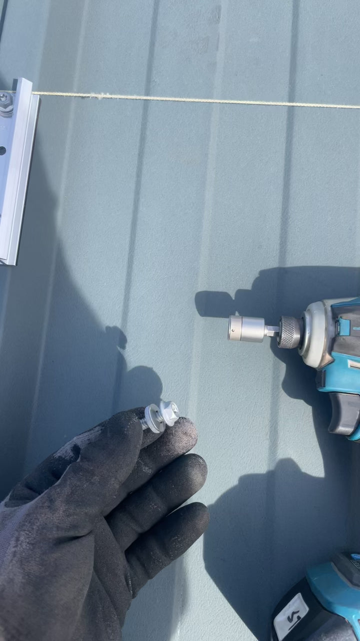 Dop10 met ‘vastklik’ functie + zelftapper